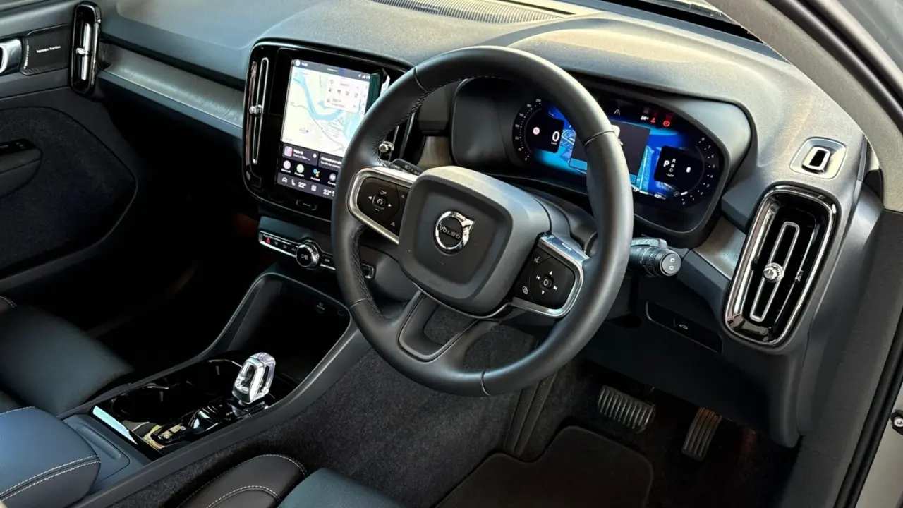 2025 VOLVO XC40 Gallery Image 10