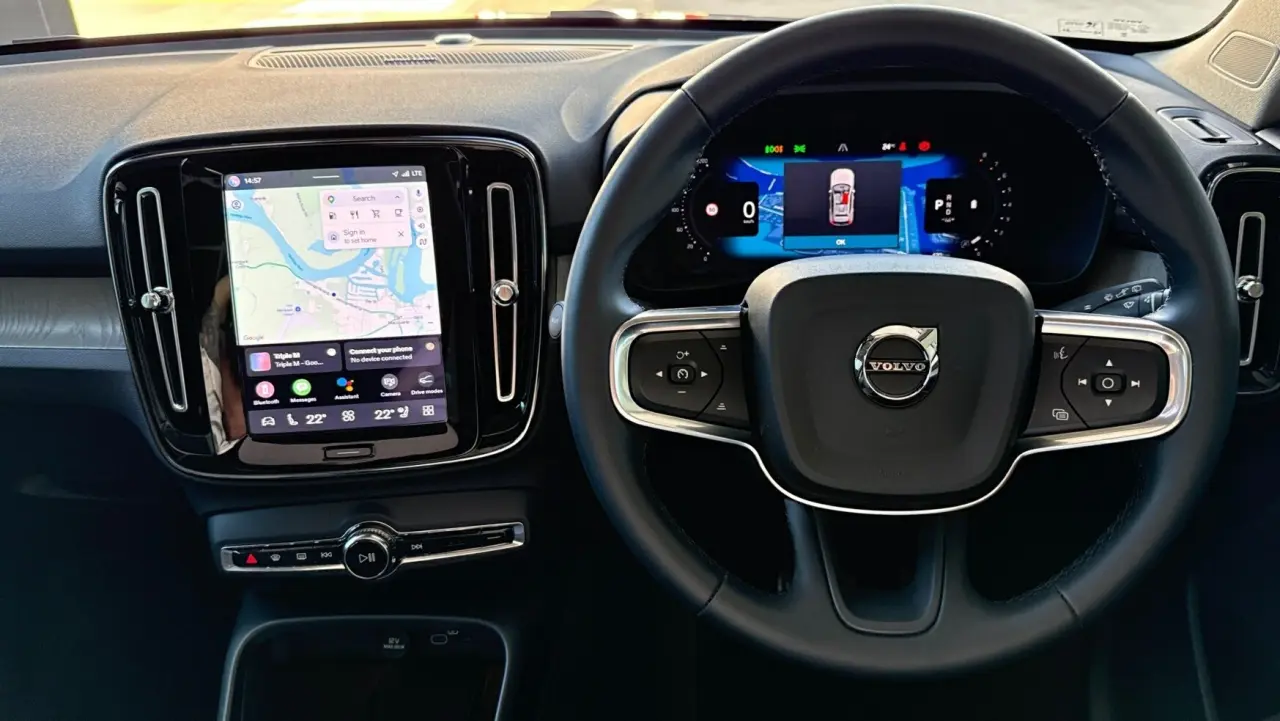 2025 VOLVO XC40 Gallery Image 11