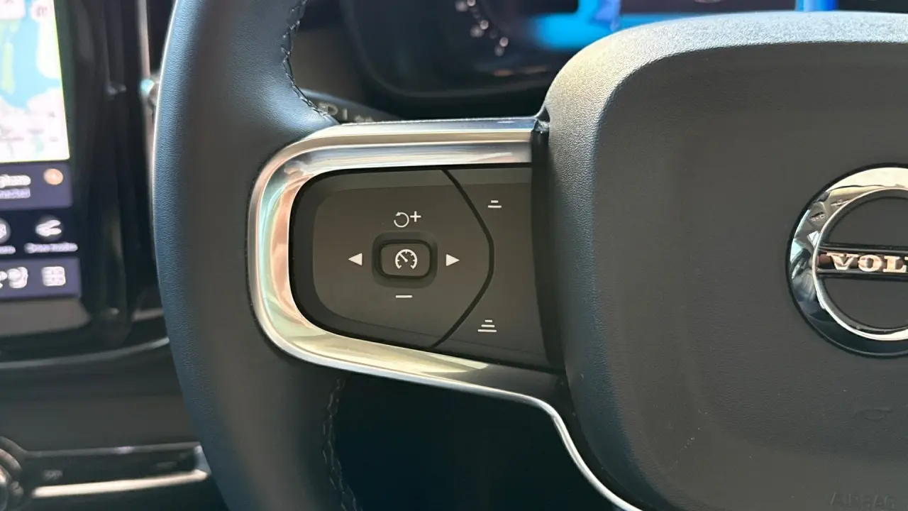 2025 VOLVO XC40 Gallery Image 12