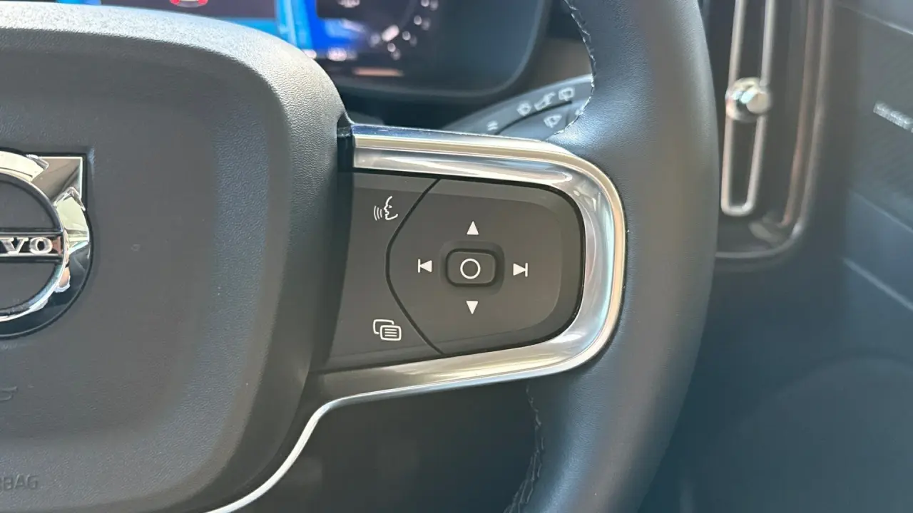 2025 VOLVO XC40 Gallery Image 13