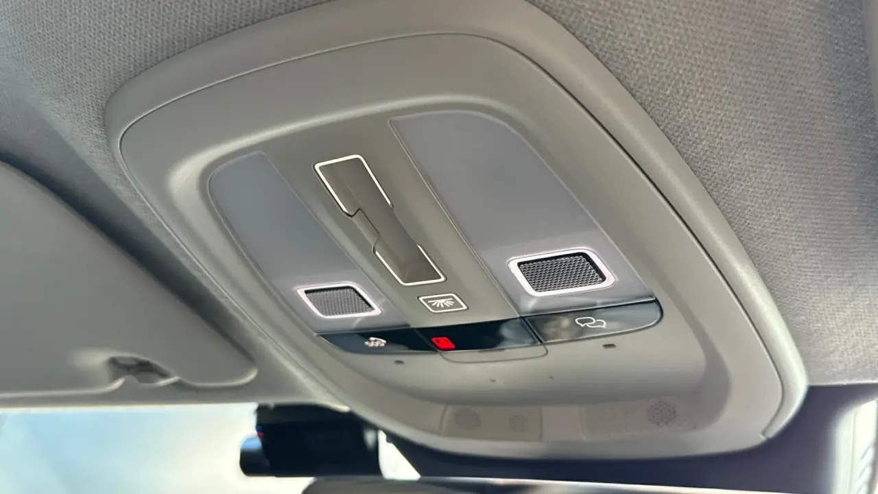 2025 VOLVO XC40 Gallery Image 17