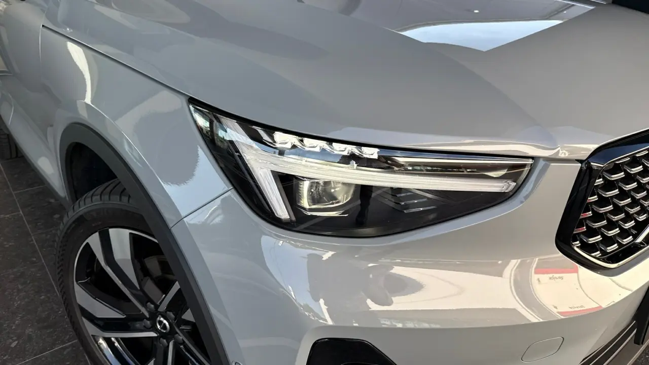 2025 VOLVO XC40 Gallery Image 3