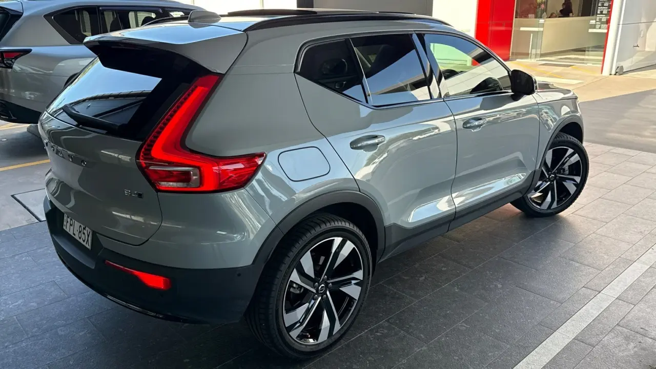 2025 VOLVO XC40 Gallery Image 4