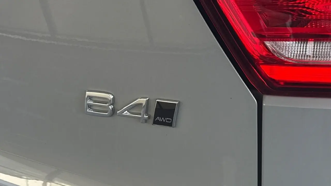 2025 VOLVO XC40 Gallery Image 5