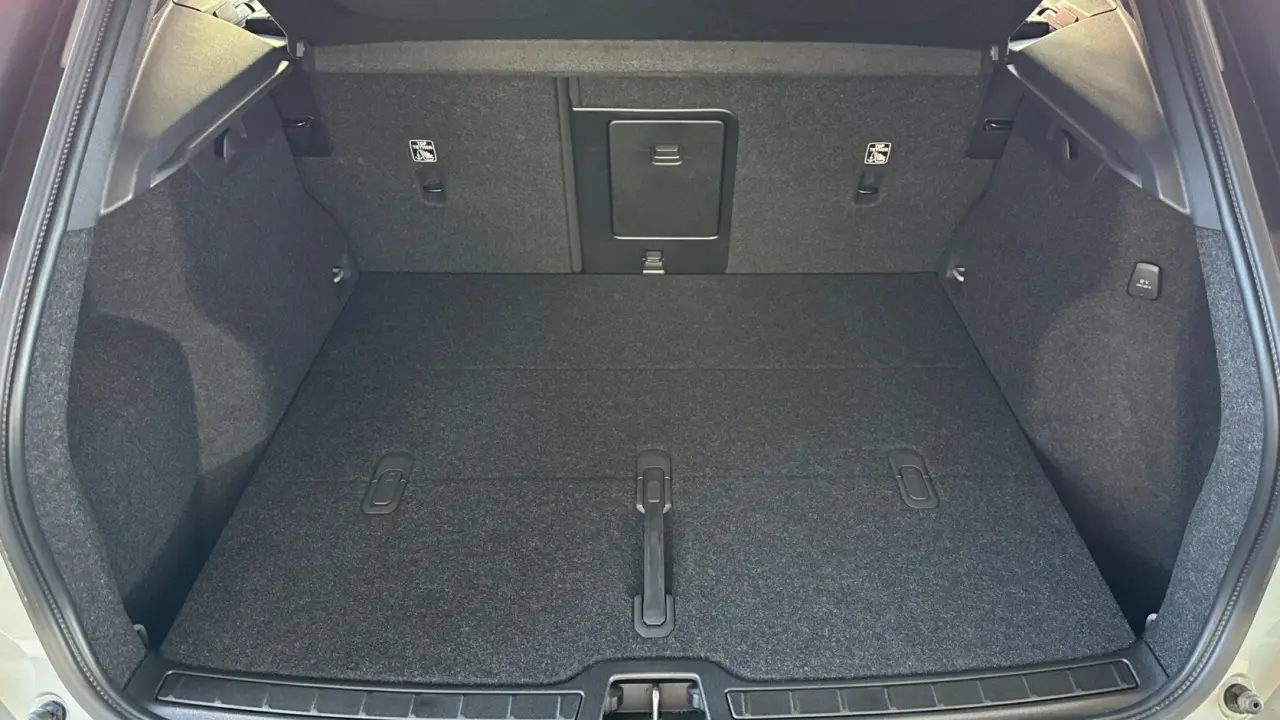 2025 VOLVO XC40 Gallery Image 6