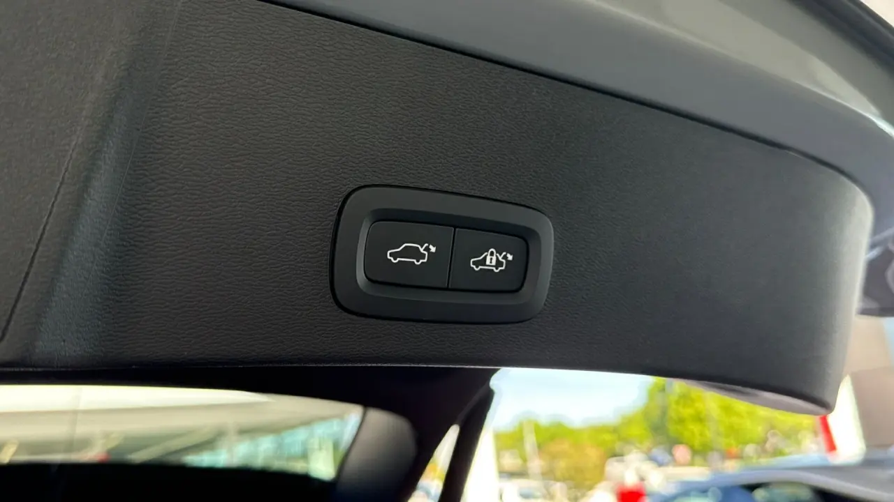 2025 VOLVO XC40 Gallery Image 7