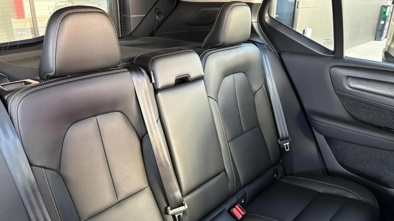 2025 VOLVO XC40 Gallery Image 8