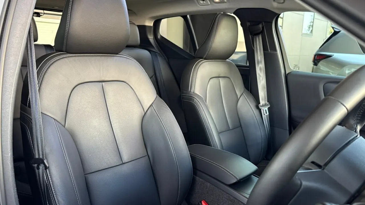 2025 VOLVO XC40 Gallery Image 9