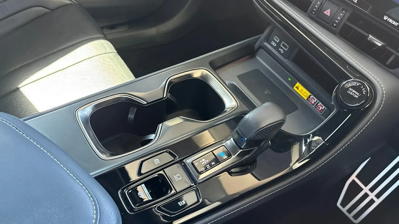 2022 Lexus NX350H Gallery Image 14