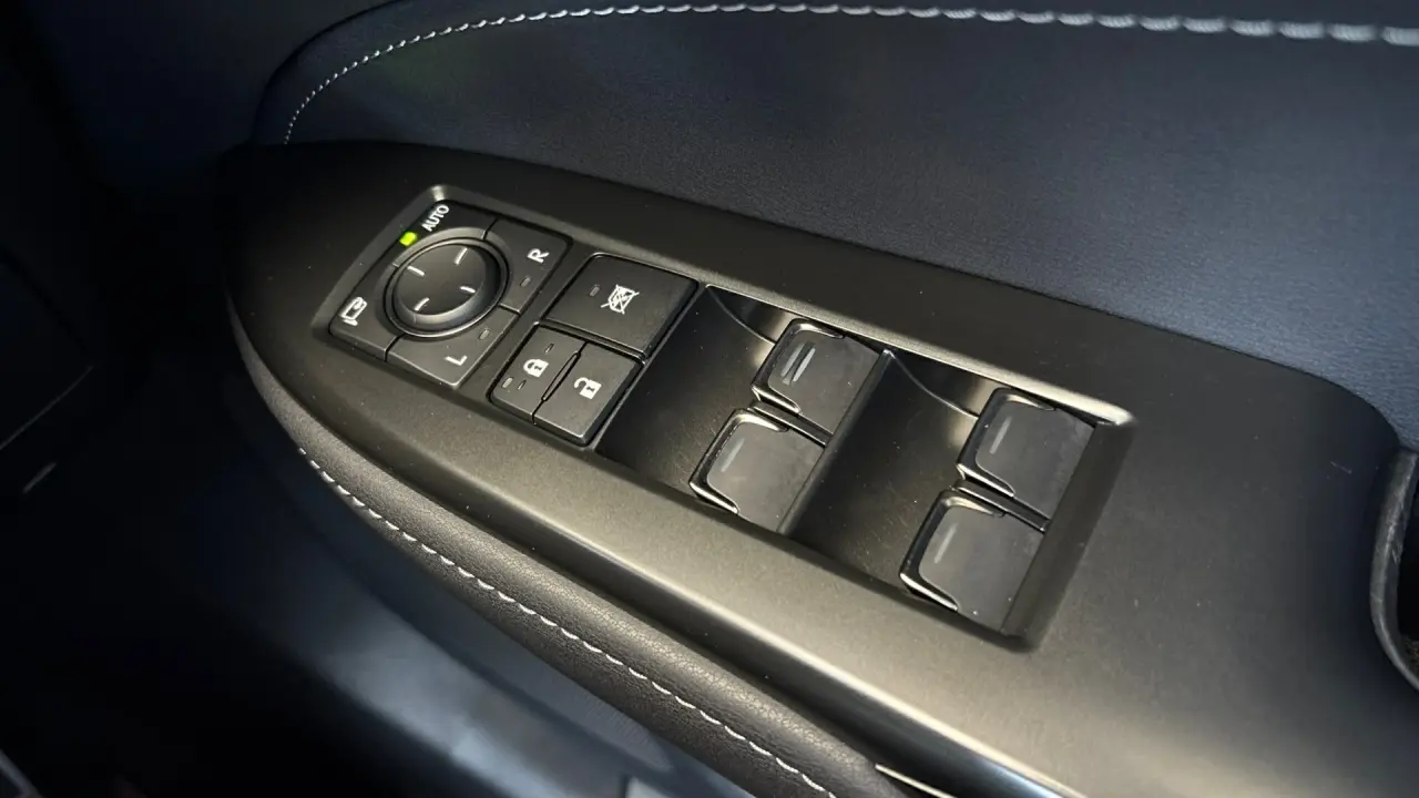 2022 Lexus NX350H Gallery Image 17