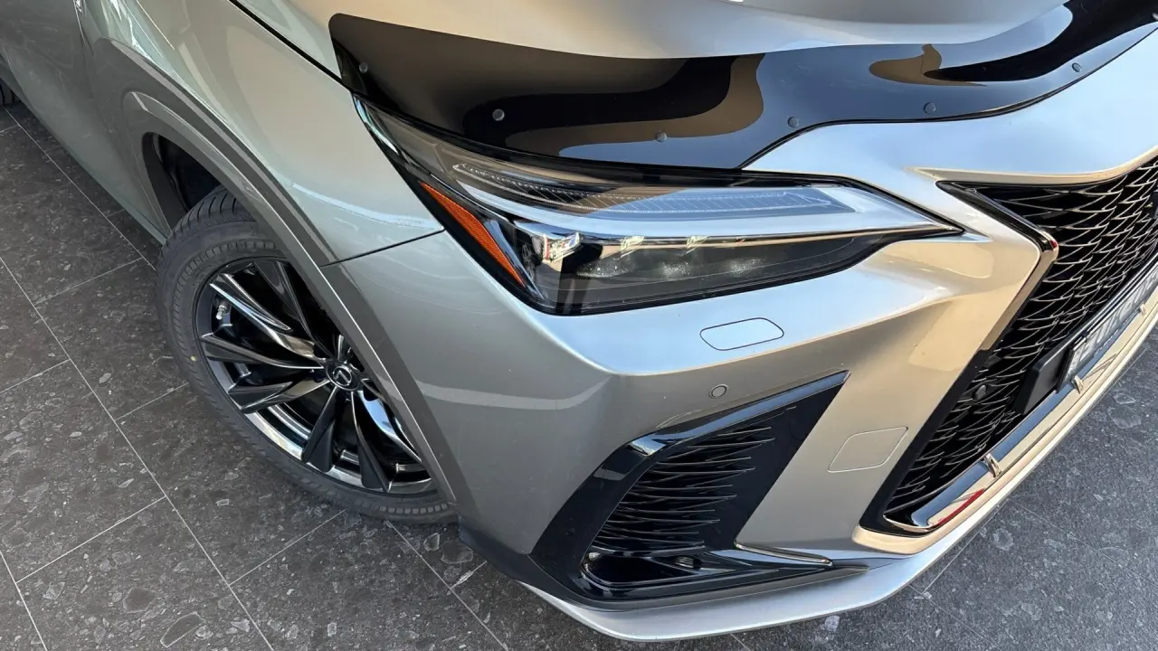 2022 Lexus NX350H Gallery Image 3