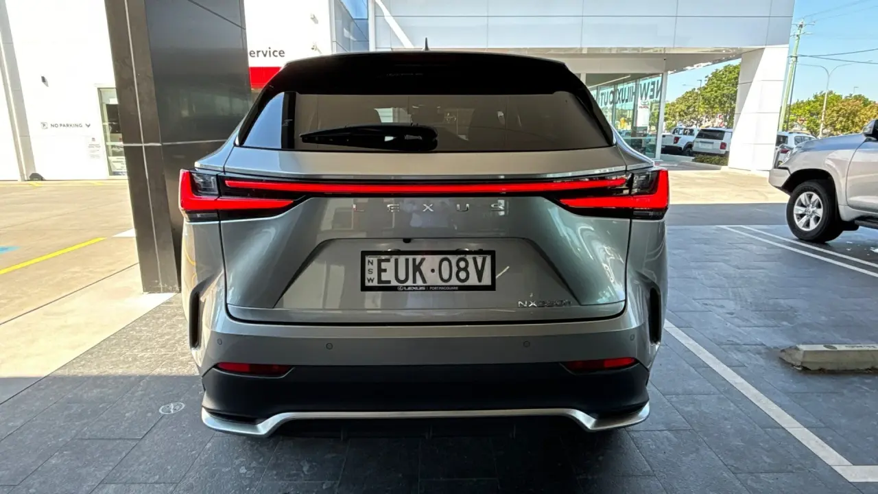 2022 Lexus NX350H Gallery Image 5