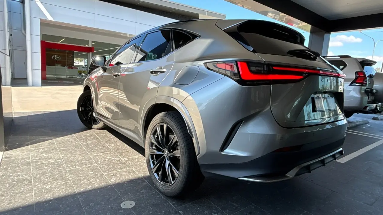2022 Lexus NX350H Gallery Image 8