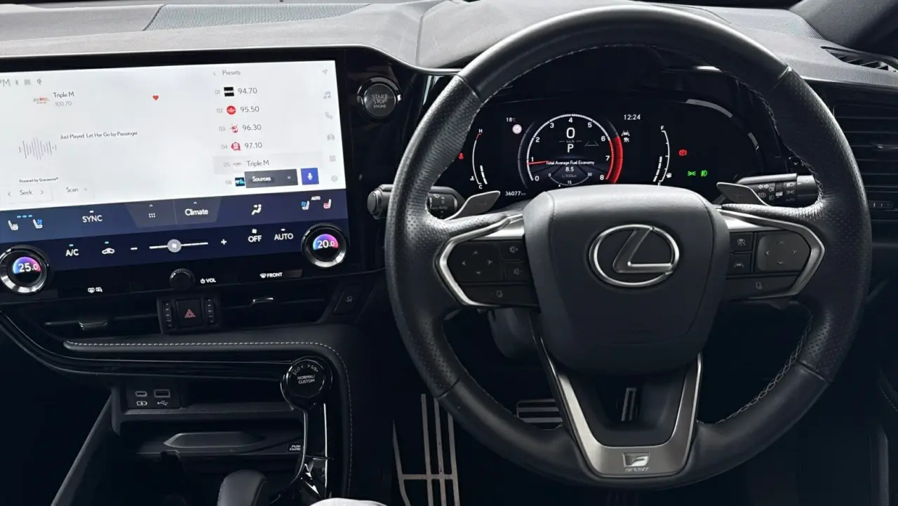 2022 Lexus NX350 Gallery Image 11