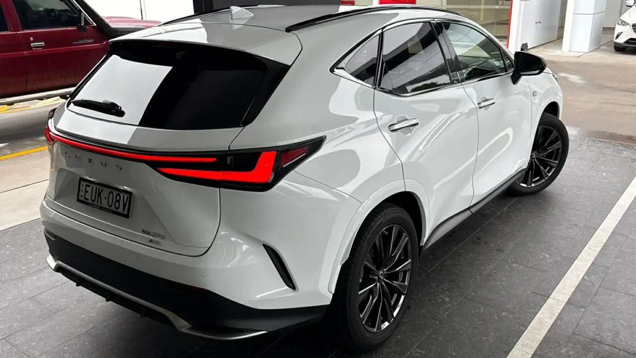 2022 Lexus NX350 Gallery Image 4