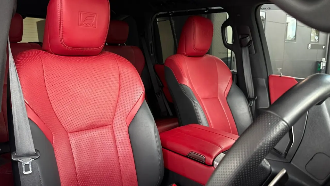 2022 Lexus LX500d Gallery Image 10