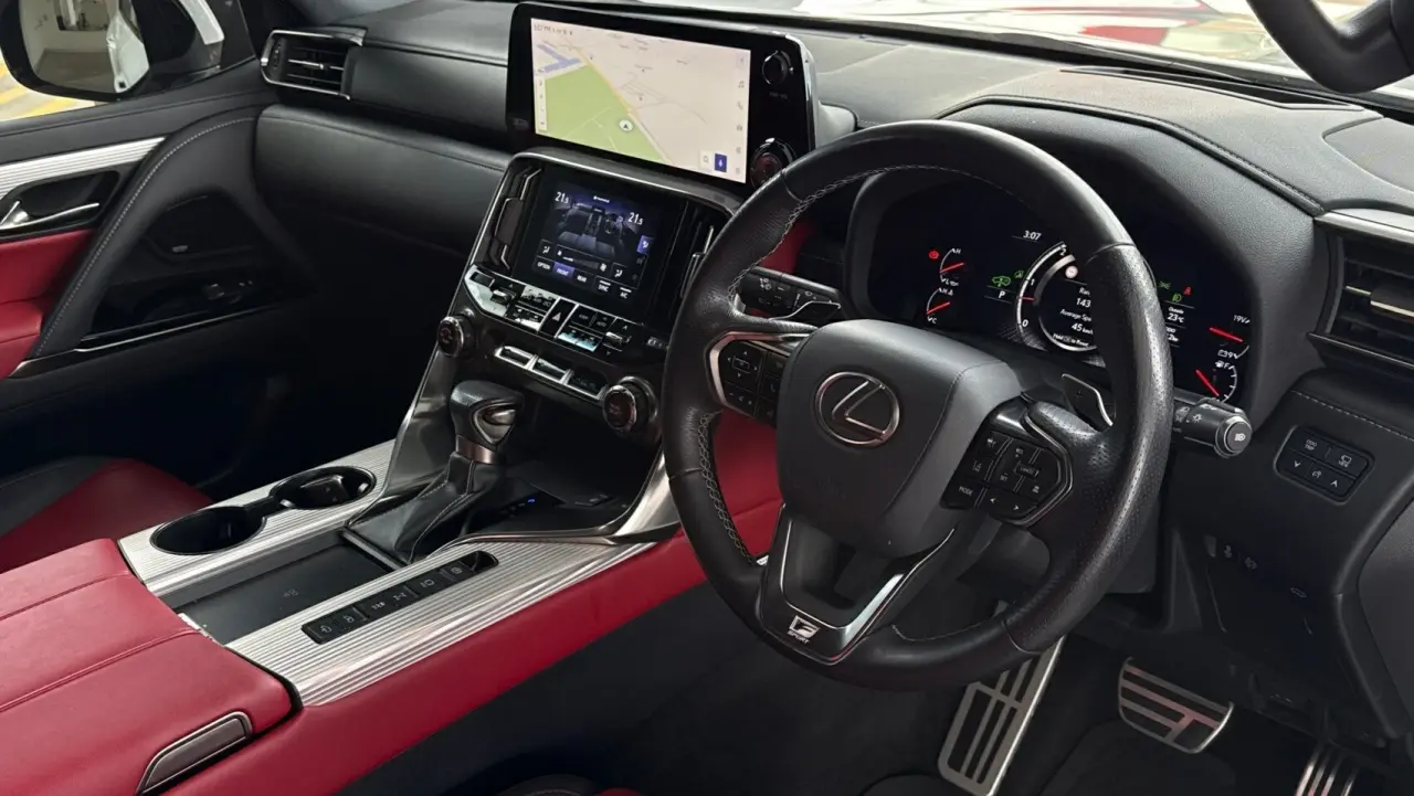 2022 Lexus LX500d Gallery Image 11