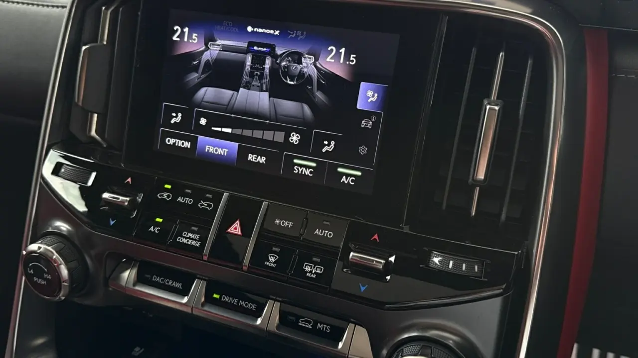 2022 Lexus LX500d Gallery Image 17