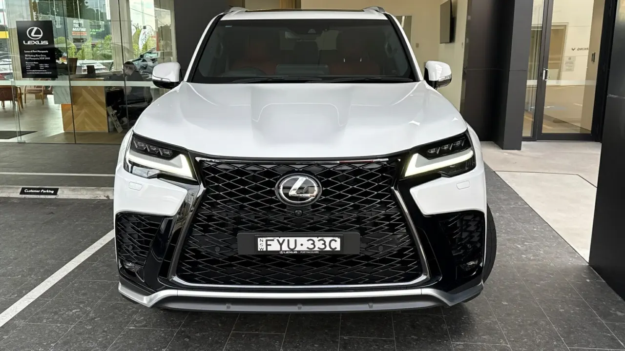 2022 Lexus LX500d Gallery Image 2