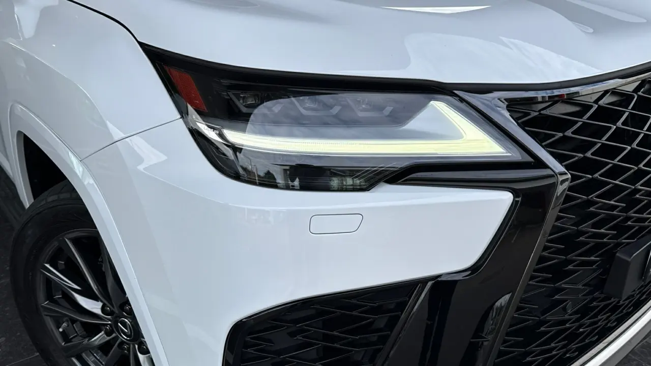 2022 Lexus LX500d Gallery Image 3