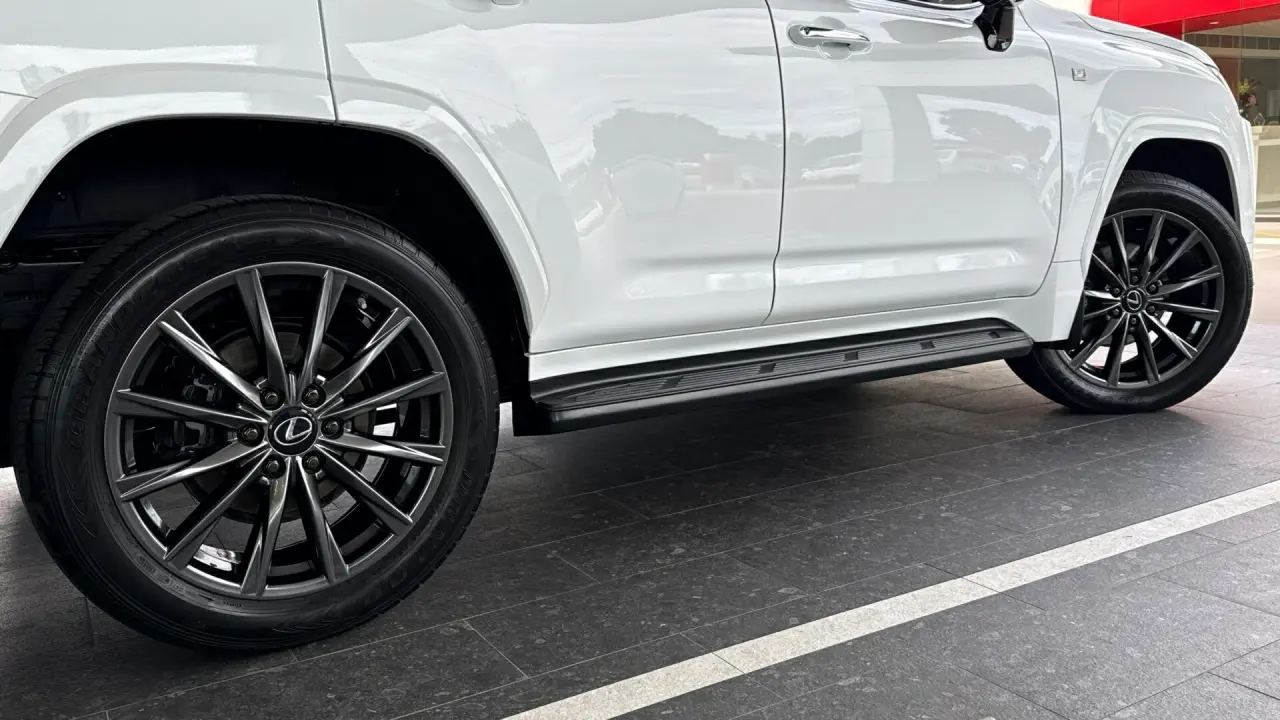 2022 Lexus LX500d Gallery Image 5