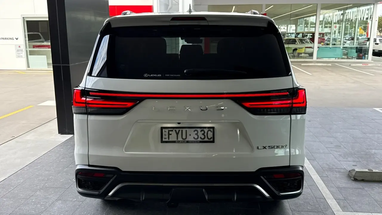 2022 Lexus LX500d Gallery Image 6