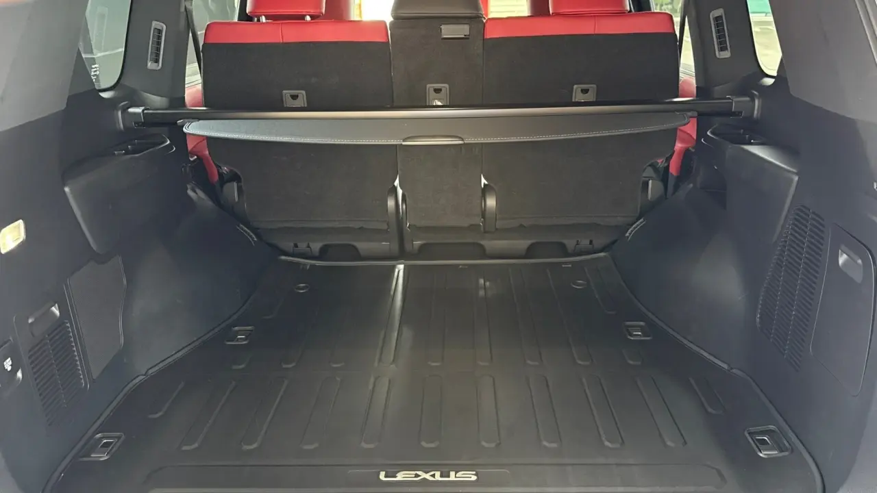 2022 Lexus LX500d Gallery Image 8