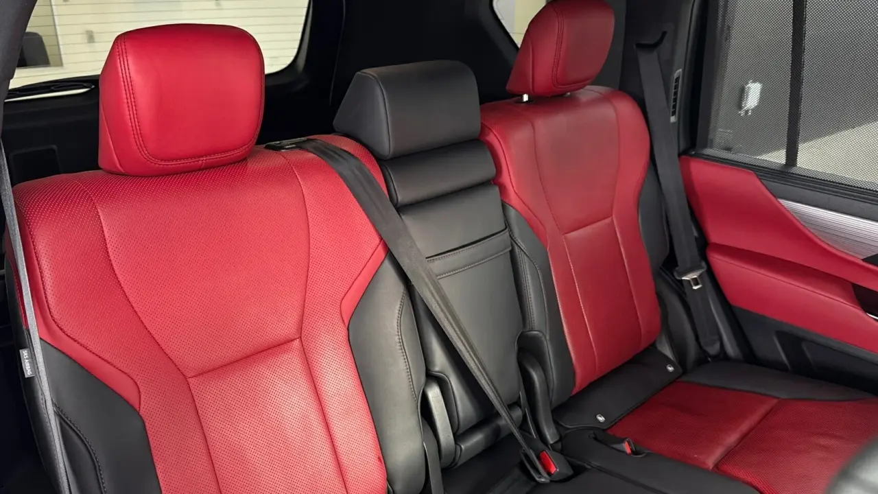 2022 Lexus LX500d Gallery Image 9