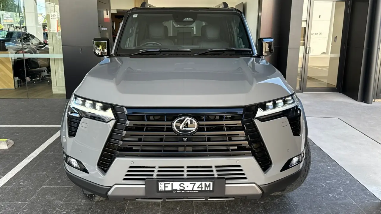 2024 Lexus GX550 Gallery Image 2