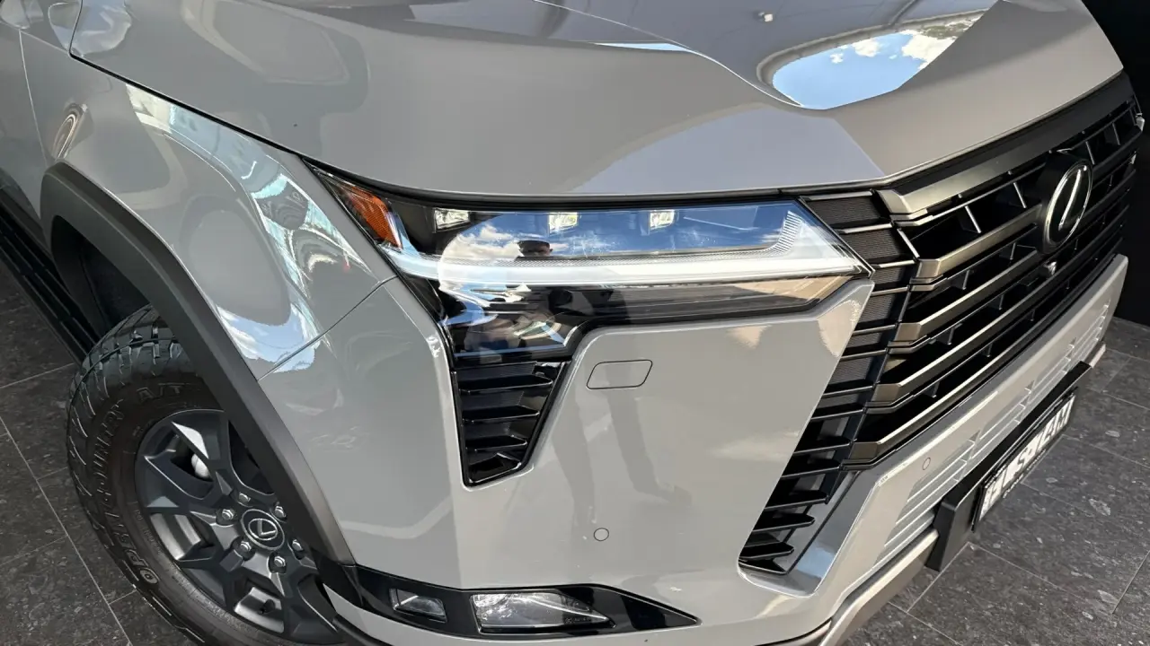 2024 Lexus GX550 Gallery Image 3