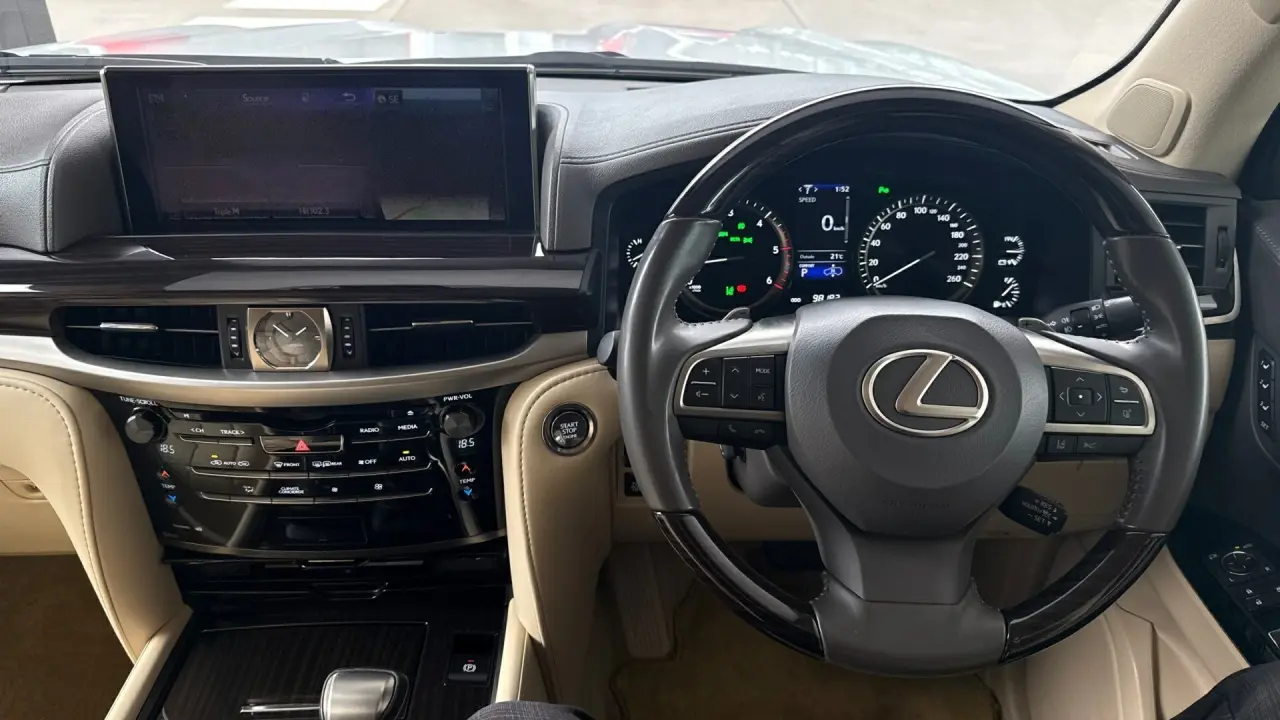 2021 Lexus LX450D Gallery Image 11