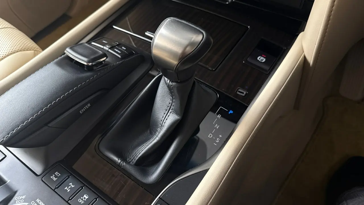 2021 Lexus LX450D Gallery Image 17