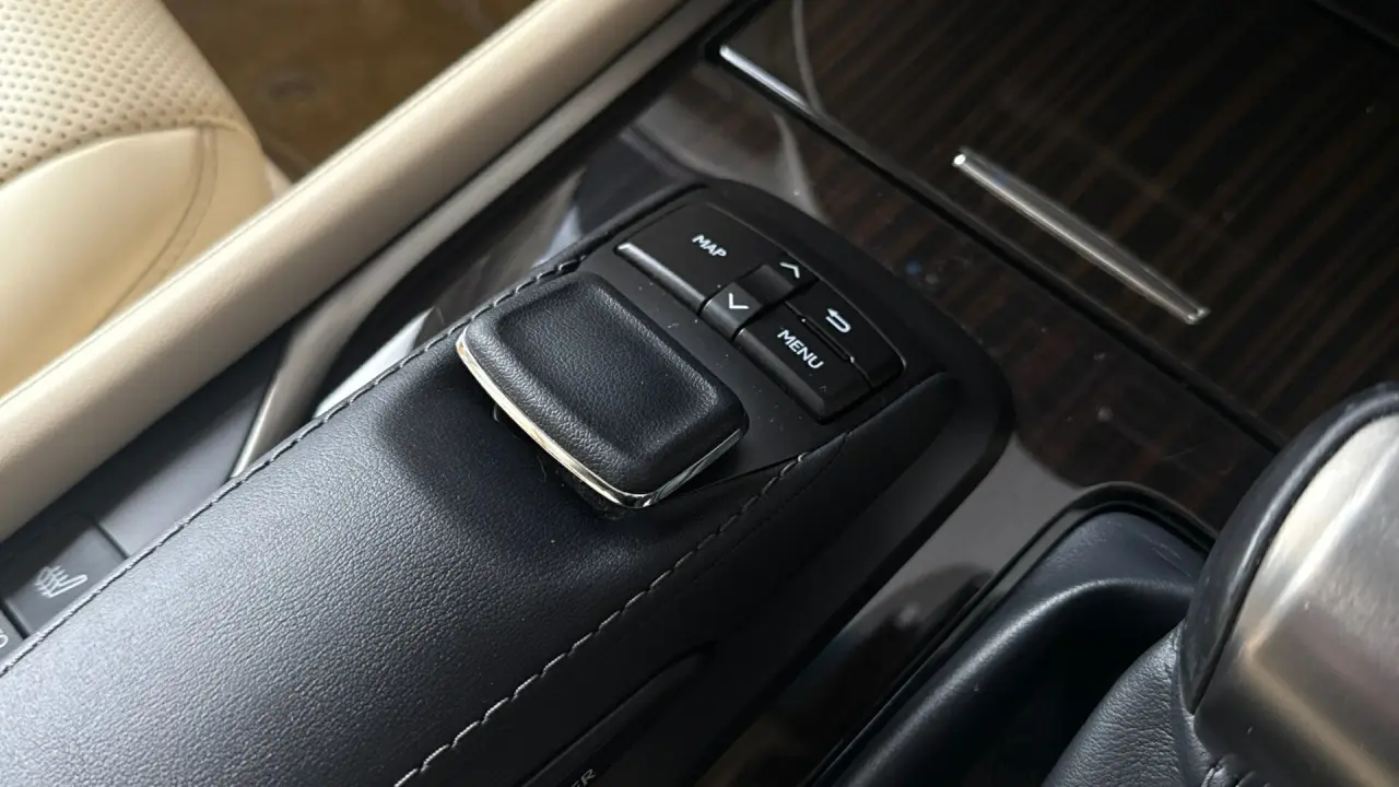 2021 Lexus LX450D Gallery Image 18