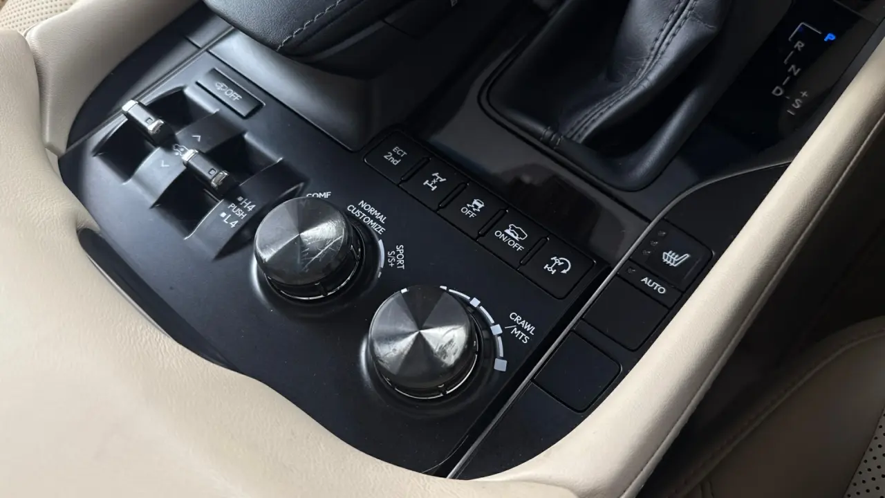 2021 Lexus LX450D Gallery Image 19