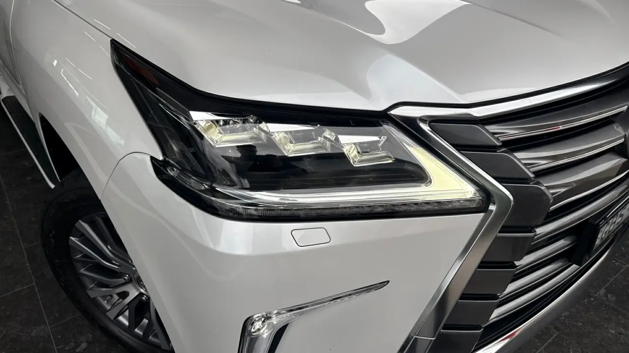 2021 Lexus LX450D Gallery Image 3