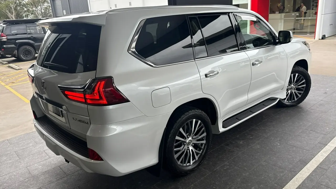 2021 Lexus LX450D Gallery Image 4