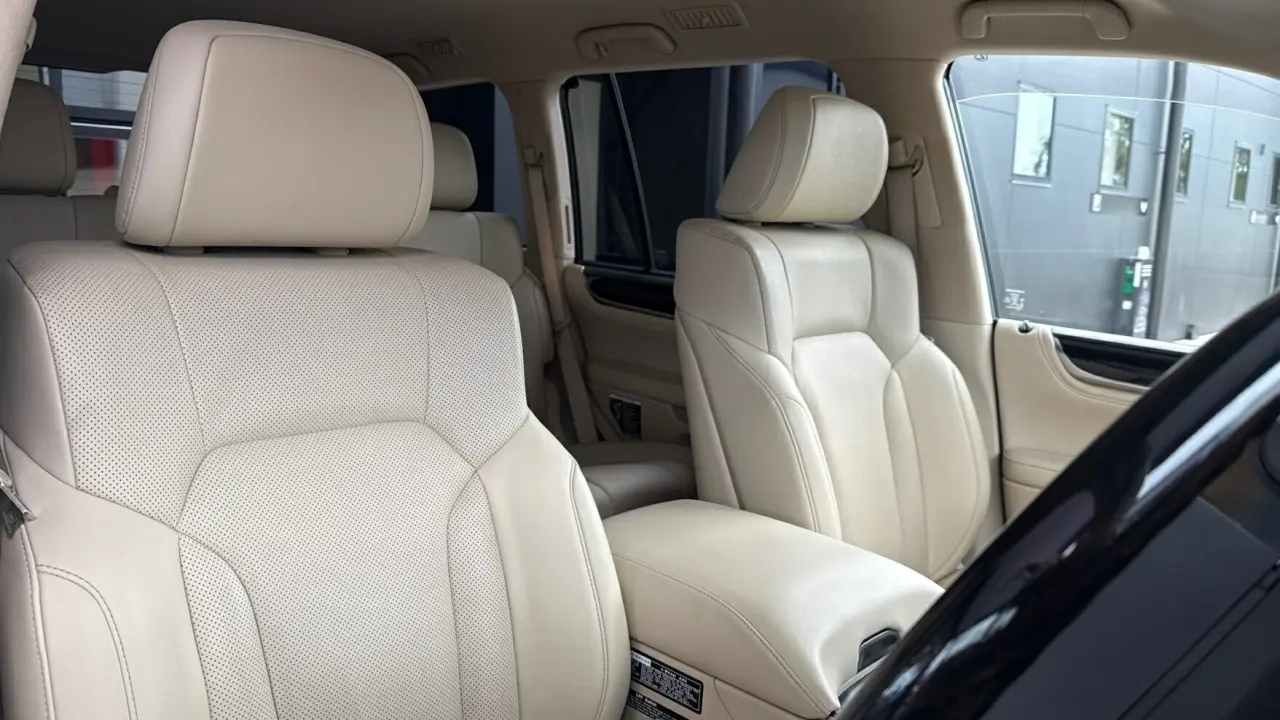 2021 Lexus LX450D Gallery Image 9