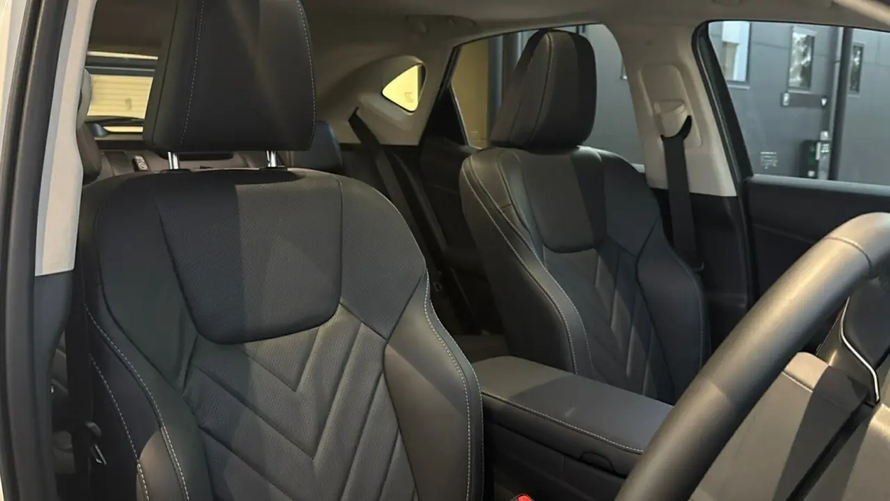 2026 Lexus NX450h+ Gallery Image 10
