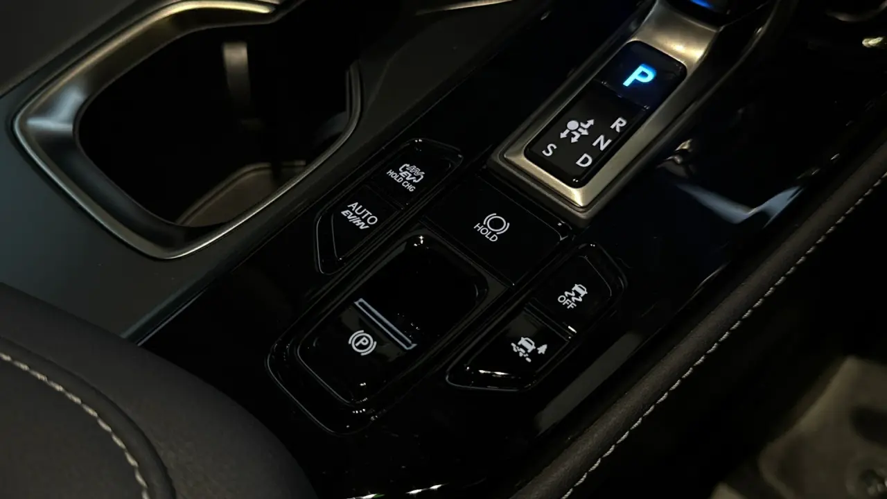 2026 Lexus NX450h+ Gallery Image 18