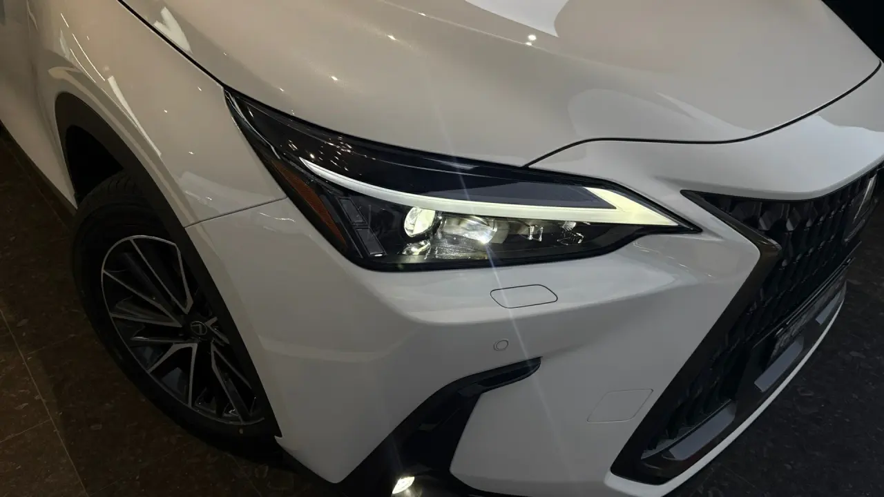 2026 Lexus NX450h+ Gallery Image 3