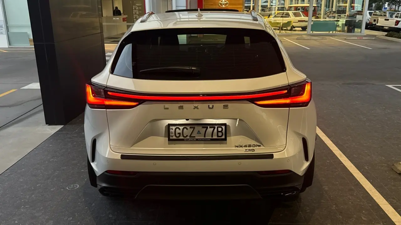 2026 Lexus NX450h+ Gallery Image 5