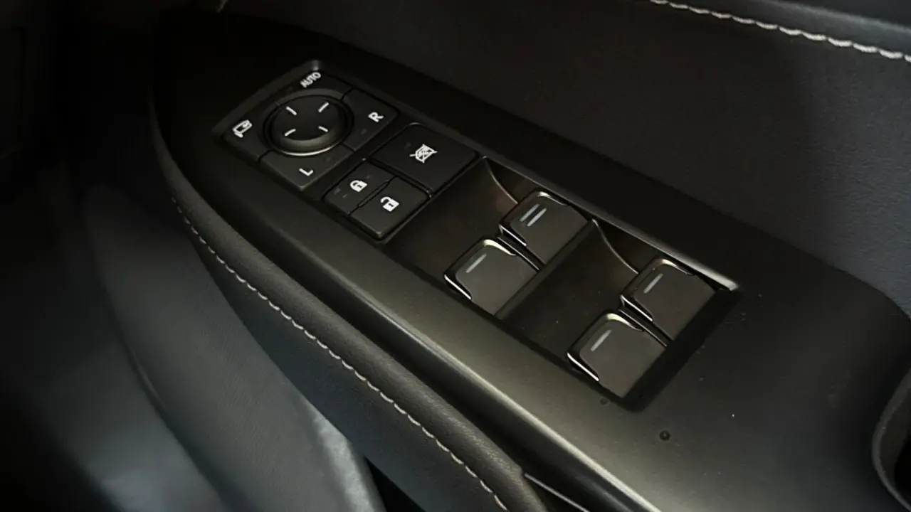 2022 Lexus NX350H Gallery Image 18