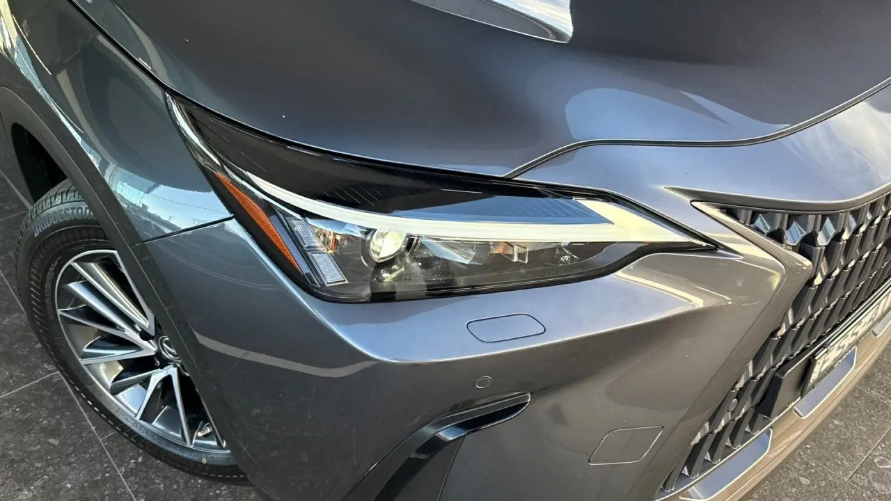 2022 Lexus NX350H Gallery Image 3