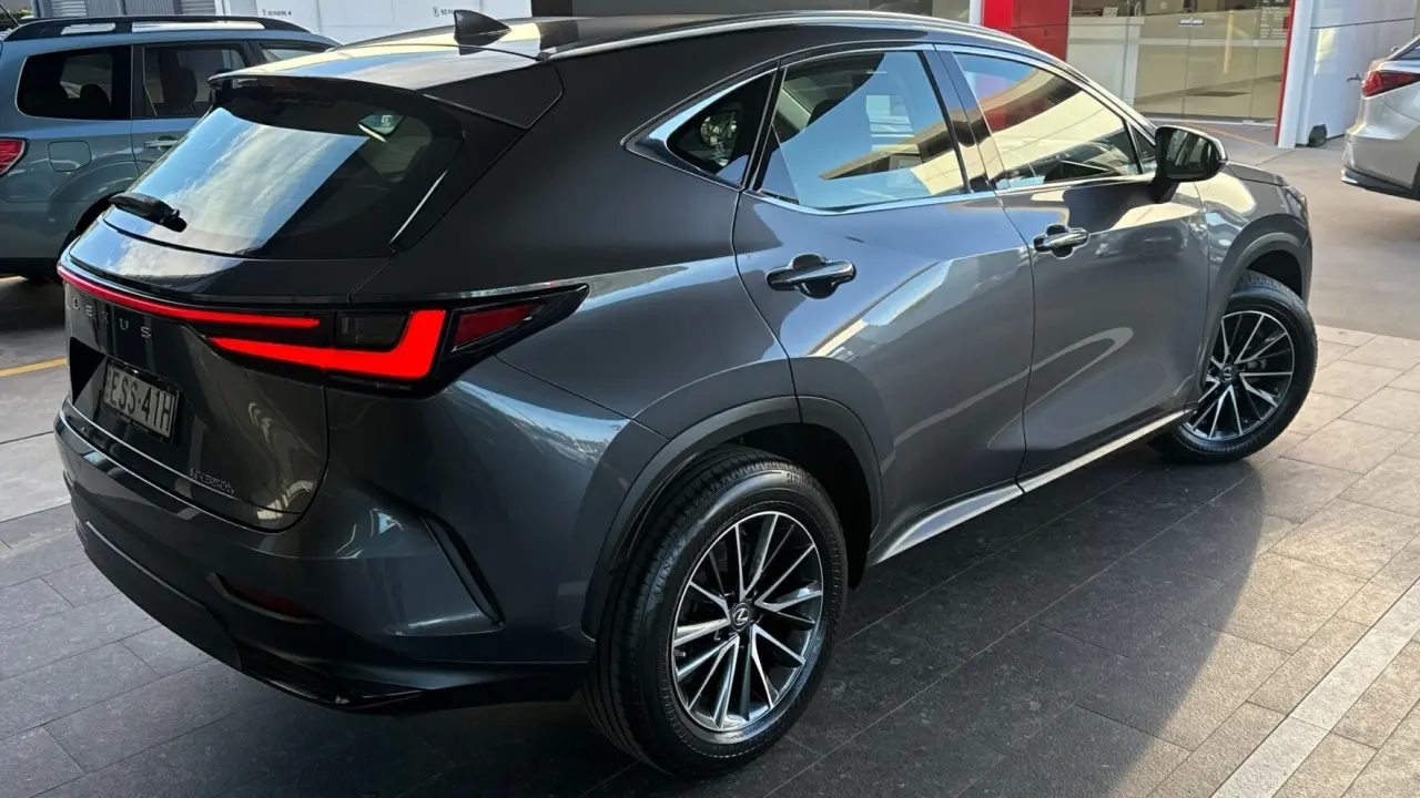 2022 Lexus NX350H Gallery Image 4