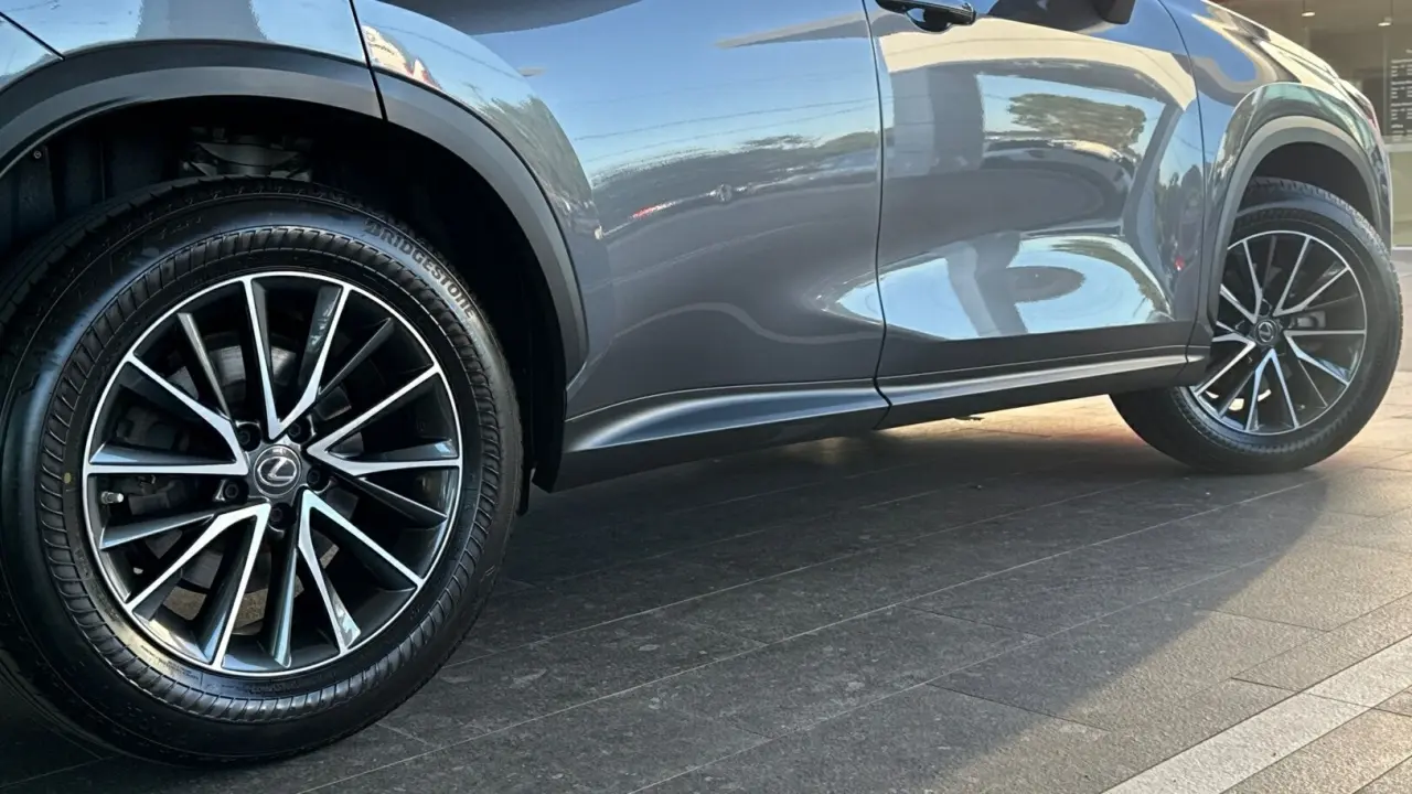 2022 Lexus NX350H Gallery Image 6