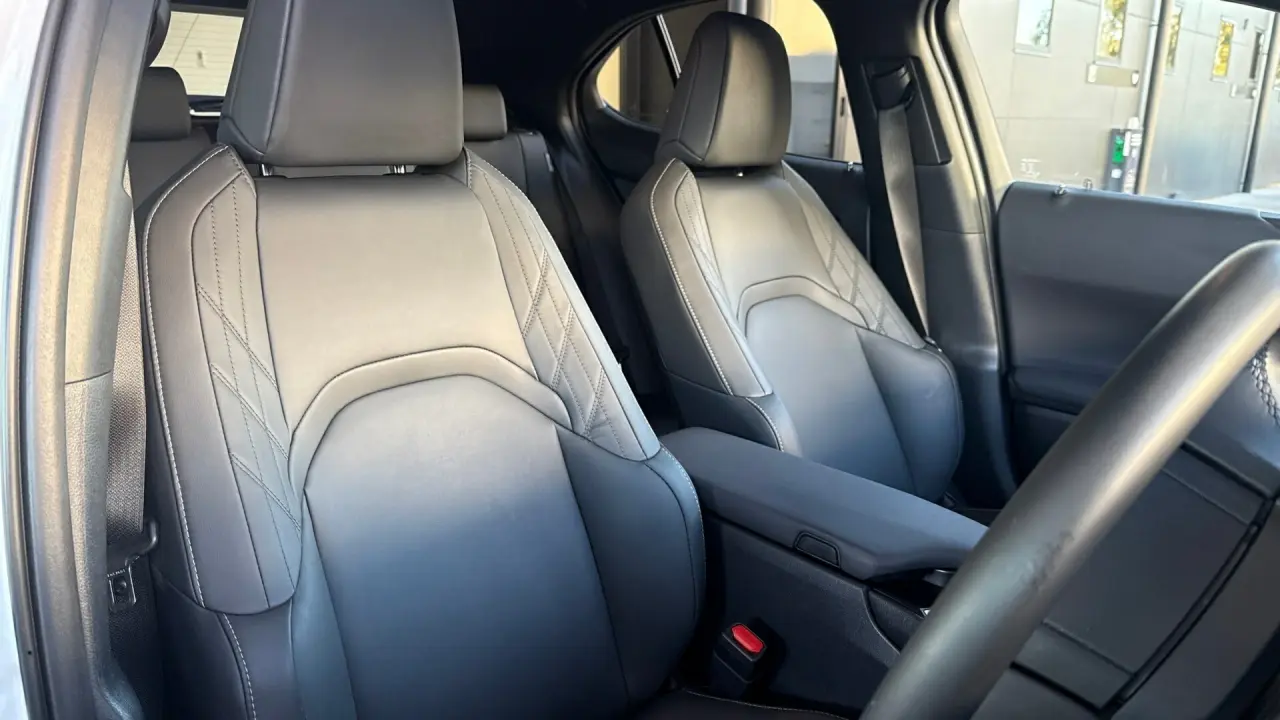 2023 Lexus UX250H Gallery Image 10
