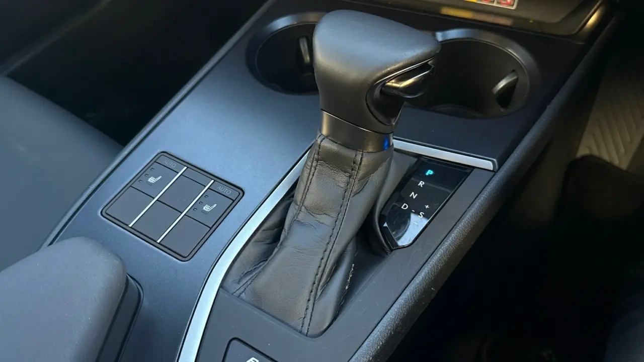 2023 Lexus UX250H Gallery Image 18