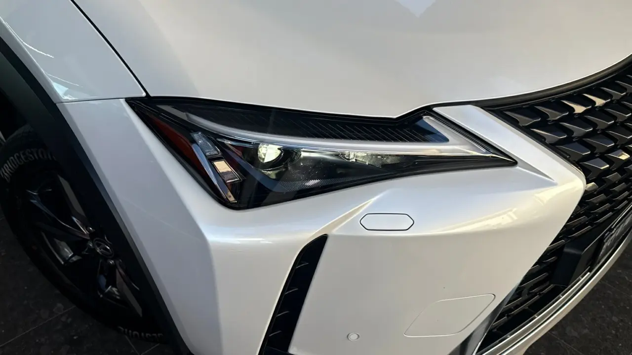 2023 Lexus UX250H Gallery Image 3