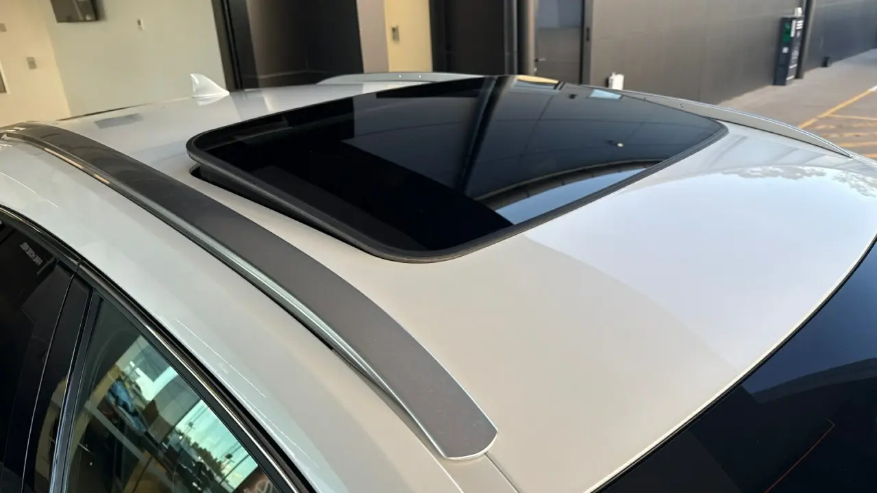 2023 Lexus UX250H Gallery Image 4