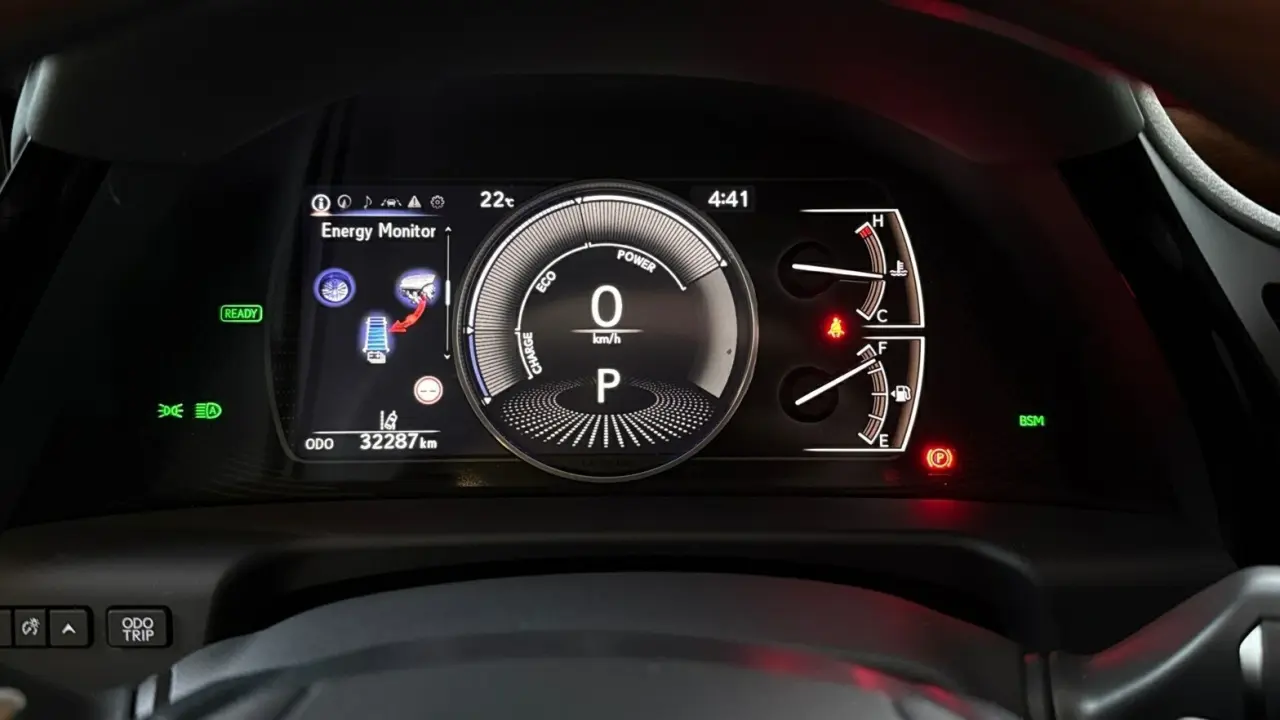 2022 Lexus ES300h Gallery Image 17